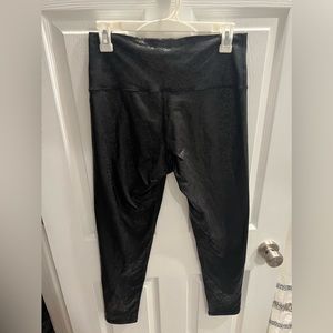 Aerie Offline crinkle 7/8 high rise  black leggings size large